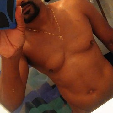 Ola amigos e amigas Massagista profissional no ramo a 5 anos trabalho cm massagen redutora,relaxante estimulante, venha sentir as mâo de um negro massageando todo seu corpo